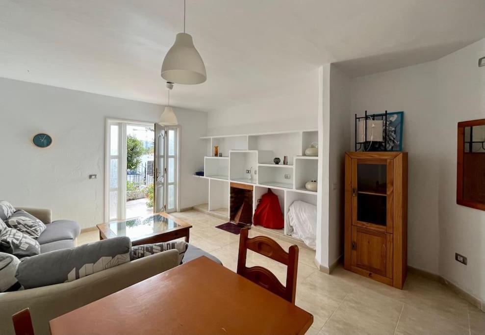 Playa Chica Apt With Terrace 100 M From The Sea Puerto del Carmen  Kültér fotó