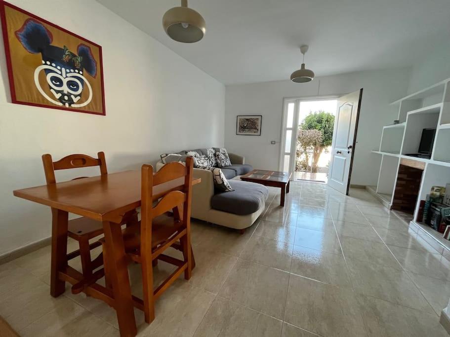 Playa Chica Apt With Terrace 100 M From The Sea Puerto del Carmen  Kültér fotó