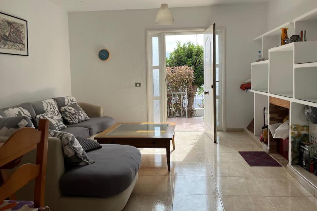 Playa Chica Apt With Terrace 100 M From The Sea Puerto del Carmen  Kültér fotó